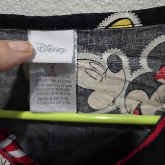 Disney Mickey and minnie mouse print scrub top. size small - Picture 3 of 3